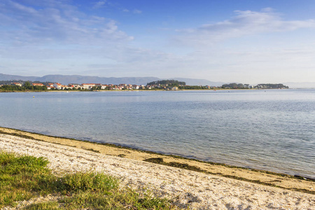 从 Canteira 海滩 Arousa 岛