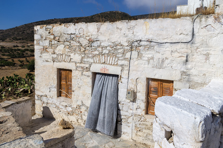 老石房子在 Iraklia 岛，希腊基克拉泽斯