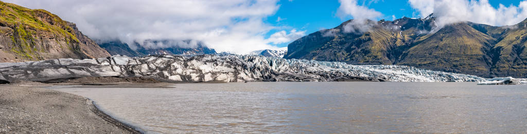 美妙和大 Skaftafellsjokull 冰川在 Skaftafell 附近在南冰岛, 夏天时间