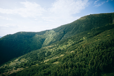 山的风景。云。旅行