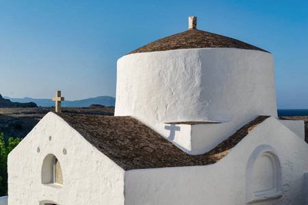 这是希腊罗兹岛上的林多斯村的一个小教堂。