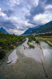 Piave 河意象的高山景观