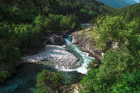 挪威，山间河流