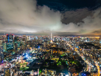 美丽的城市与建筑学和大厦在东京风景日本在晚上