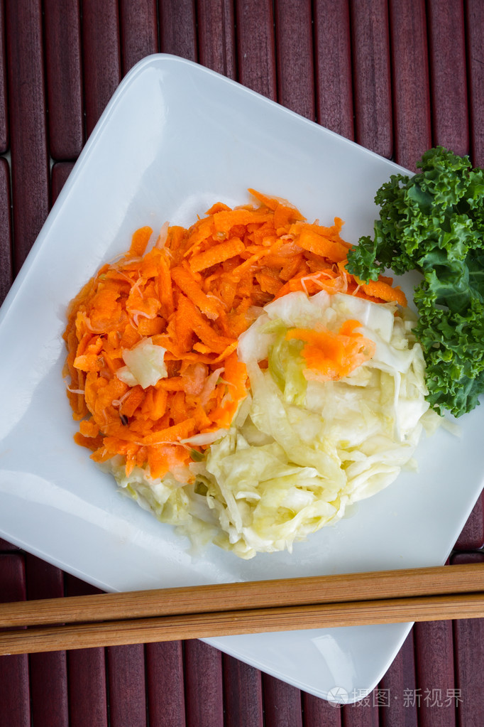 发酵的胡萝卜和白菜