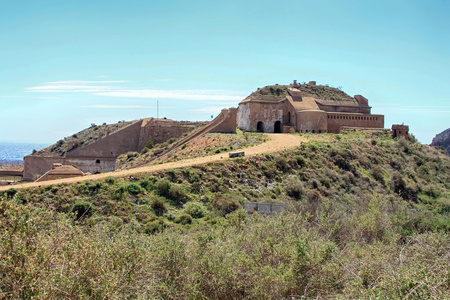 古代沿海防御总部设在城市的废墟
