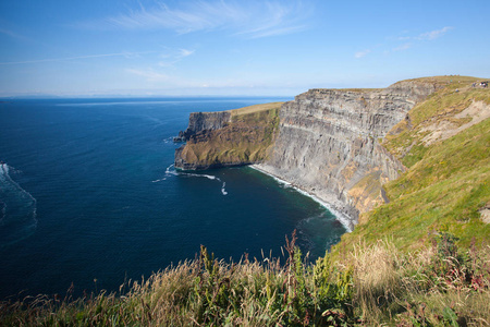 莫赫尔著名的悬崖是位于爱尔兰克莱尔郡科伊尔芬诺拉村布伦地区西南缘的海崖。他们跑了大约14公里