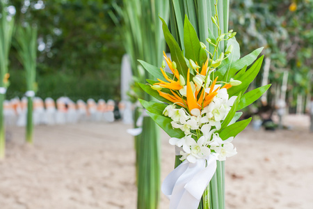 在婚礼仪式上海滩插花