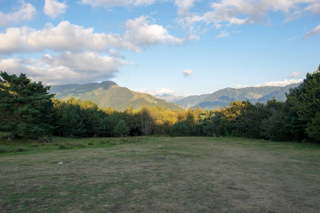 山通过阿兰在比利牛斯山脉山谷, 莱里达