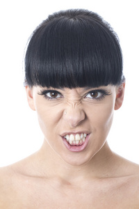 愤怒的年轻女子拉着脸照片