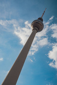 柏林德国的 Fernsehturm 电视塔是最高的建筑。