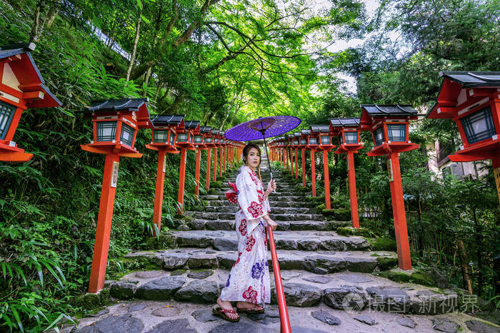 日本京都贵船神社身穿日本传统和服的亚洲女子照片 正版商用图片08rydu 摄图新视界 日本京都贵船神社身穿日本传统和服的亚洲女子照片 正版商用图片08rydu 摄图新视界