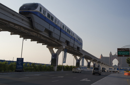 阿联酋-11 月 22 日: 朱美拉棕榈岛单轨列车 11 月 22,2014 在迪拜