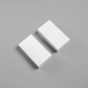 纸张背景上的空白名片.品牌识别样机照片