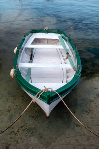 港口小型传统木制渔船