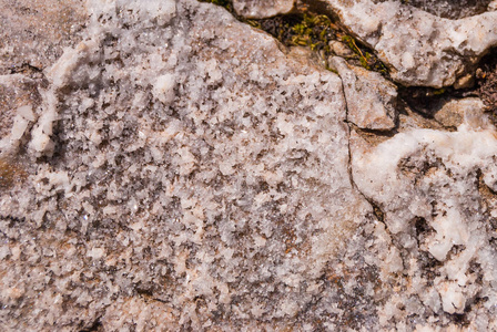 碎屑岩裂纹覆盖灰色岩石的封闭照片