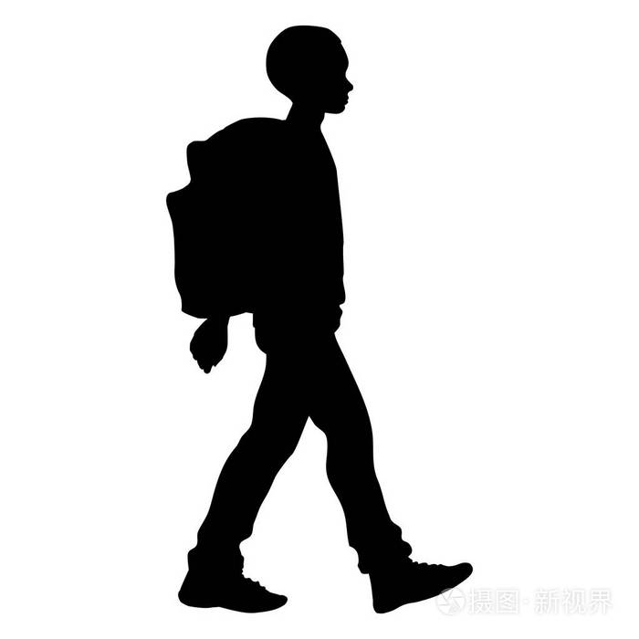 男孩带着背包去学校(孤立的剪影)