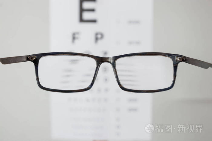 特写眼镜的视觉 指向表 以检查视图 视力差 失明 视力测试 眼科医生之旅的概念照片 正版商用图片08su1o 摄图新视界 特写眼镜的视觉 指向表 以检查视图 视力差 失明 视力测试 眼科医生之旅的概念照片 正版商用图片08su1o 摄图新视界