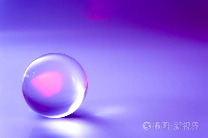 紫色紫色抽象光的玻璃球