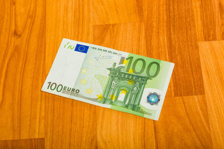 100 欧元钱