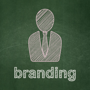 营销理念 商人和品牌上黑板背景