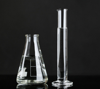 与液体的试管照片