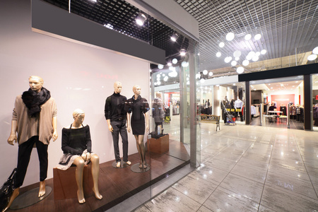 欧洲购物中心内部与商店