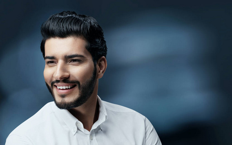 黑头发男人图片