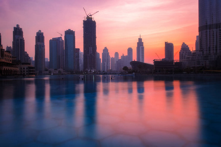 美丽的景色, 迪拜城市天际线市中心在黄昏, 阿拉伯联合酋长国