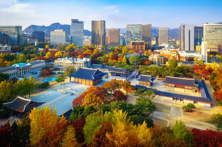 汉城, 首尔, 韩国, 亚洲的老皇宫的秋季公园和寺庙