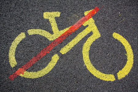 骑自行车不允许