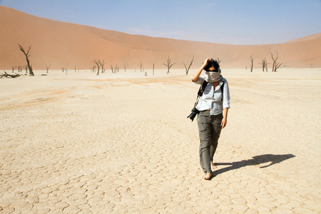 在 Sossusvlei 沙漠，纳米比亚旅游