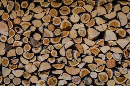 木质背景。冬季木柴干燥, 木柴堆