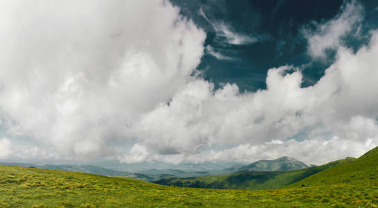 乔诺霍拉山脊和美丽的克劳迪的全景