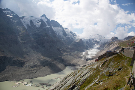 冰川湖在大格洛克纳山之下, 国家公园 Hohe Tauern, 奥地利