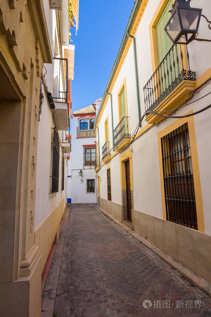 典型的漂亮干净的城市街道科尔多瓦西班牙