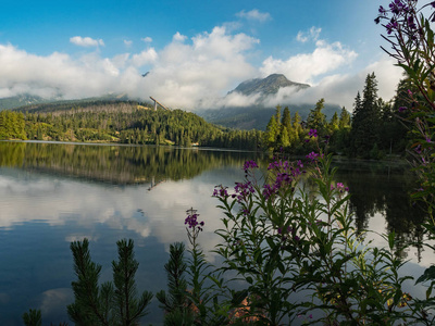 山湖 Strbske 萨格勒布在国家公园高 Tatra, 塔特拉 Traty, 斯洛伐克, 欧洲。Strbske 萨格勒布, 斯