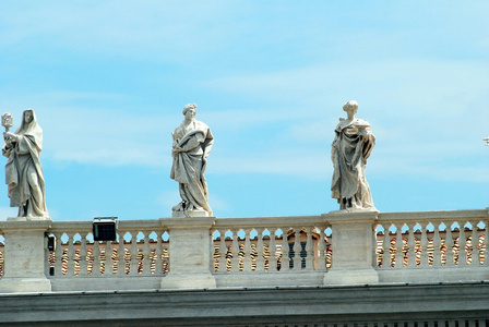 雕塑正面上的梵蒂冈城工程