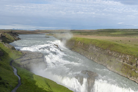 Gullfoss 在冰岛在夏天