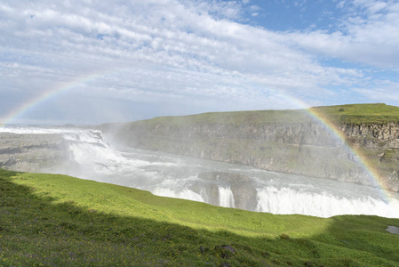 Gullfoss 在冰岛的彩虹