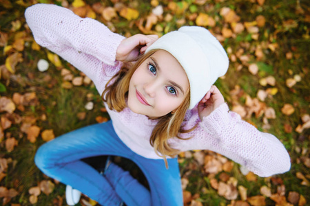 外国小女孩染发金色头发图片