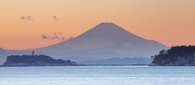富士山和海上日落