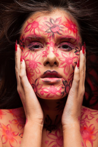 女人与花的脸艺术图片