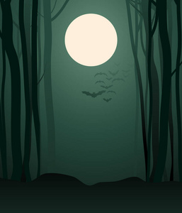 雾森林在满月和蝙蝠群的背景下的光