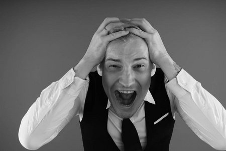 概念: 神经崩溃, 精神疾病, 头痛和偏头痛.黑白处理照片