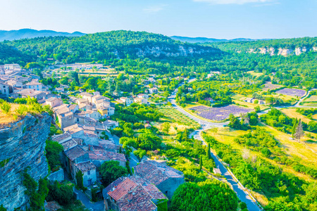 Saignon, 坐落在吕贝隆地区的悬崖上的一个村庄, 法郎