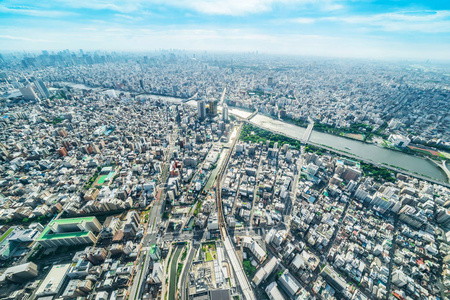 亚洲商业概念房地产与企业建设全景现代城市城市天际线鸟瞰鸟瞰在日本东京太阳蓝天下