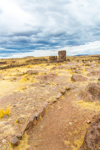 在 sillustani，秘鲁的丧葬塔