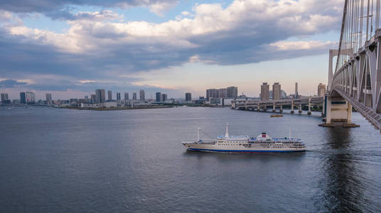 夕阳下的东京城市夜景