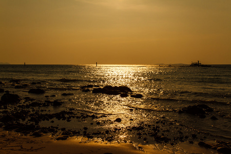 日落海滩上岛柯兰 Pattaya.Thailand